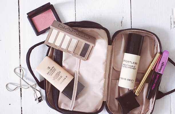 5 THINGS TRAVEL MAKEUP STAPLES.