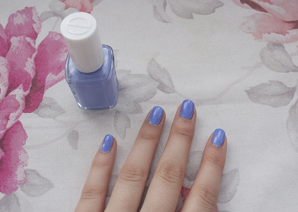 Nails Essie Bikini So Teeny.