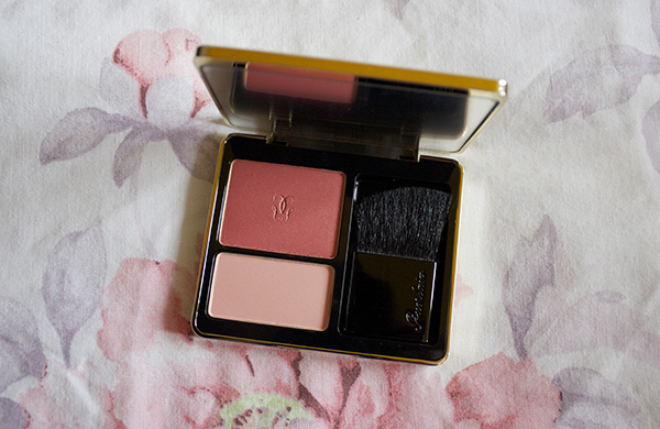 Review Guerlain Rose Aux Joues Blusher in Chic Pink.