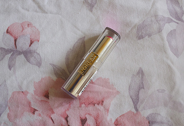 Review L’Oreal Rouge Caresse Lipstick in Impulsive Fuchsia.